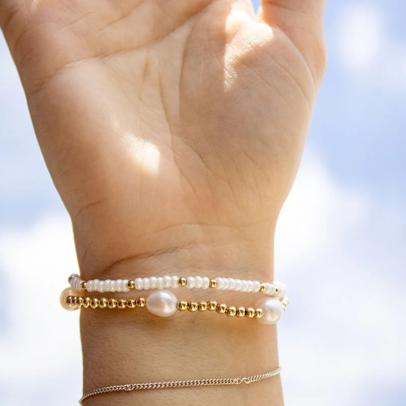 Beaded Blondes Poppi Pearl Bracelet Stack - Gold - Image 2