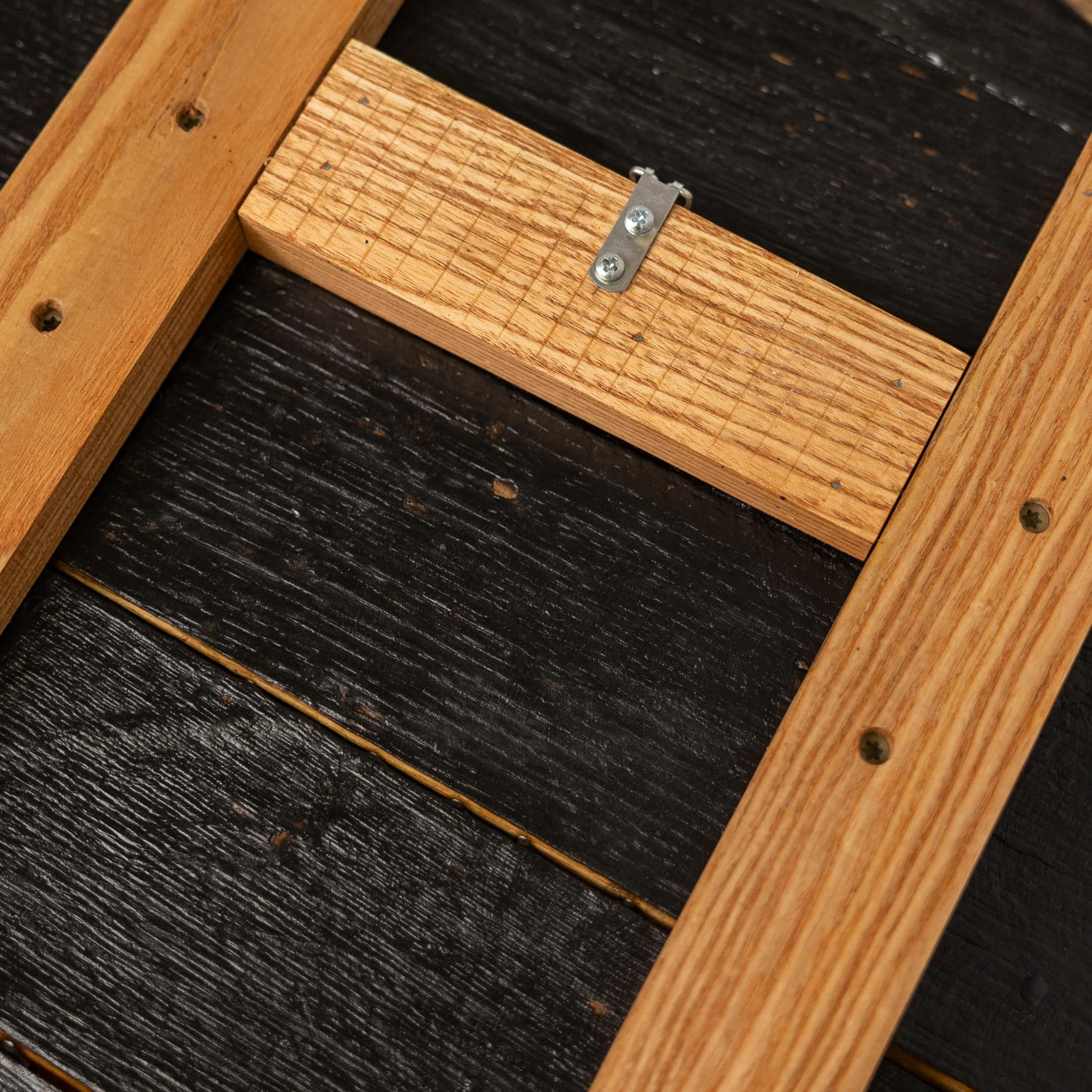Saw 'Em Off Barrel Top Wooden Sign - Image 3