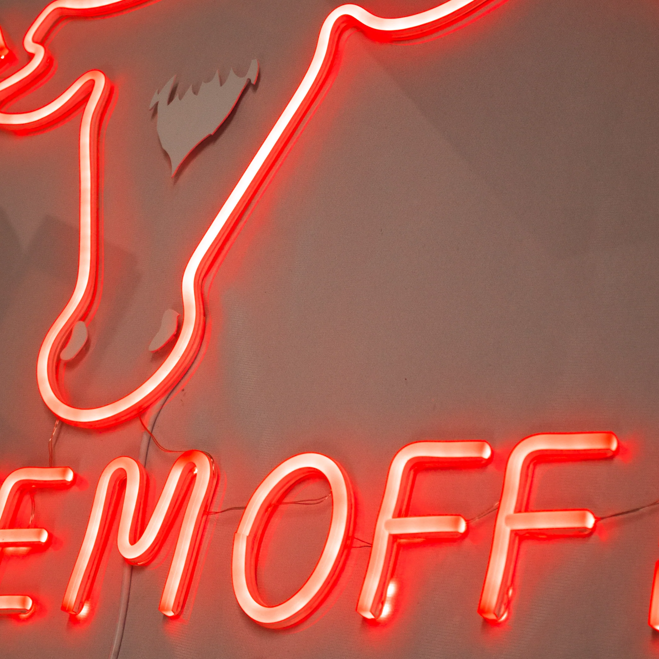 Saw 'Em Off Neon Sign - Image 8